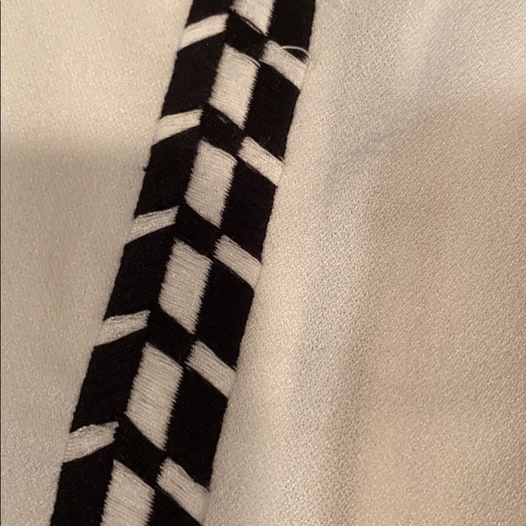 BarIII zip-back white with black detail. - Picture 6 of 7